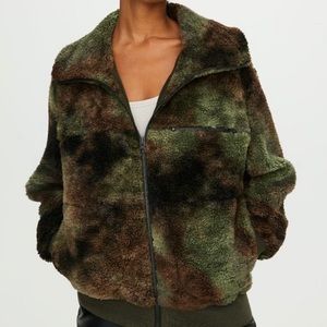 Aritzia Wilfred Green Camo Oversized Teddy Full Zip Jacket size Large